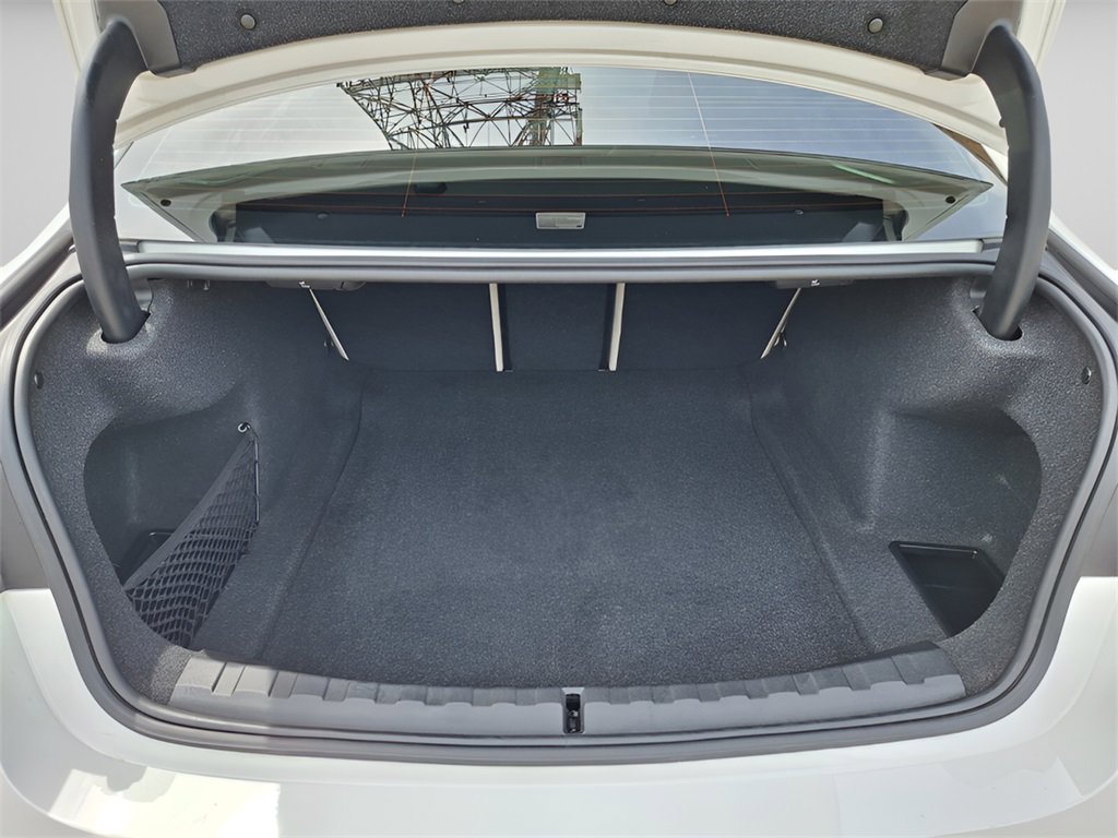 Used 2023 BMW 330i Sedan w/ Premium Package image 25