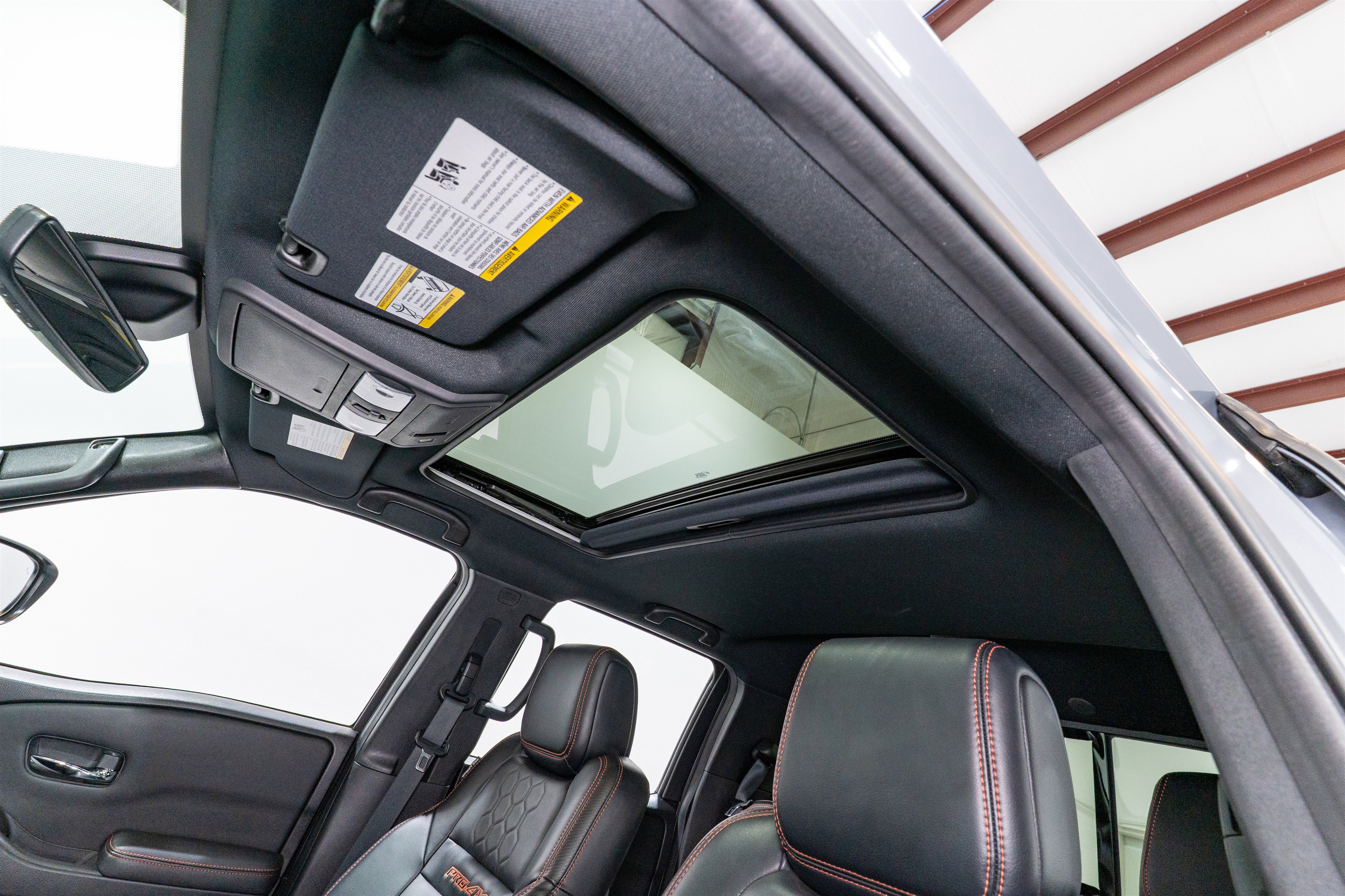 Used 2023 Nissan Frontier PRO-4X w/ Pro-4X Premium Package image 19