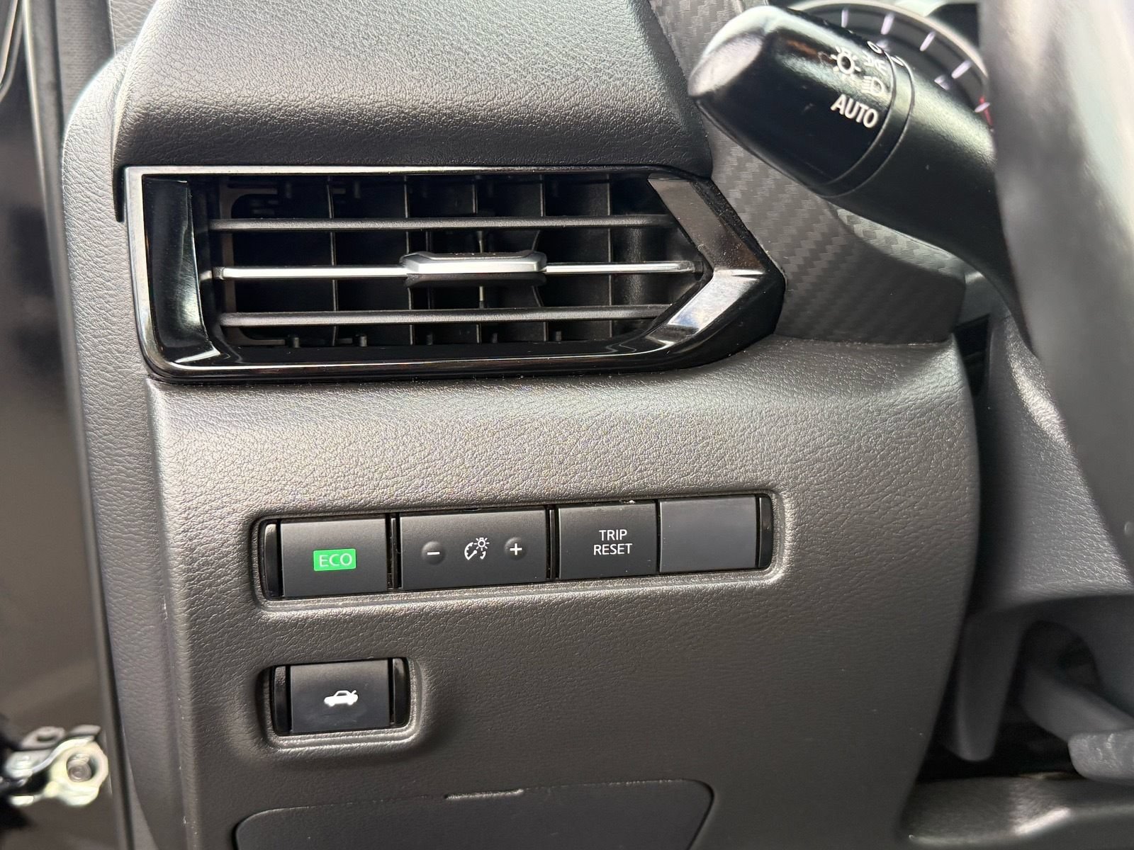 Used 2025 Nissan Sentra SR FWD image 14