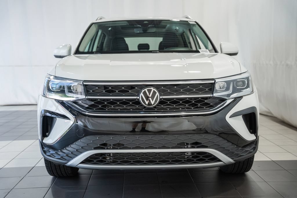 Used 2024 Volkswagen Taos SEL AWD/4WD image 2