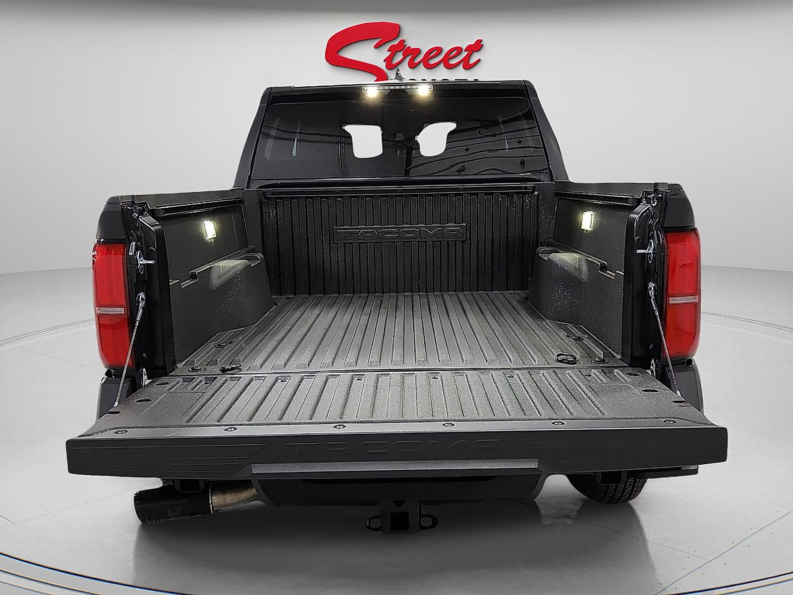 Certified 2025 Toyota Tacoma SR5 AWD/4WD image 6
