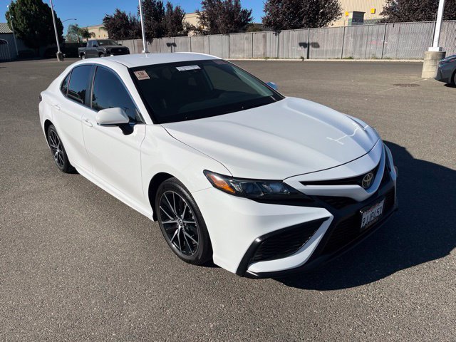 Used 2024 Toyota Camry SE FWD image 1
