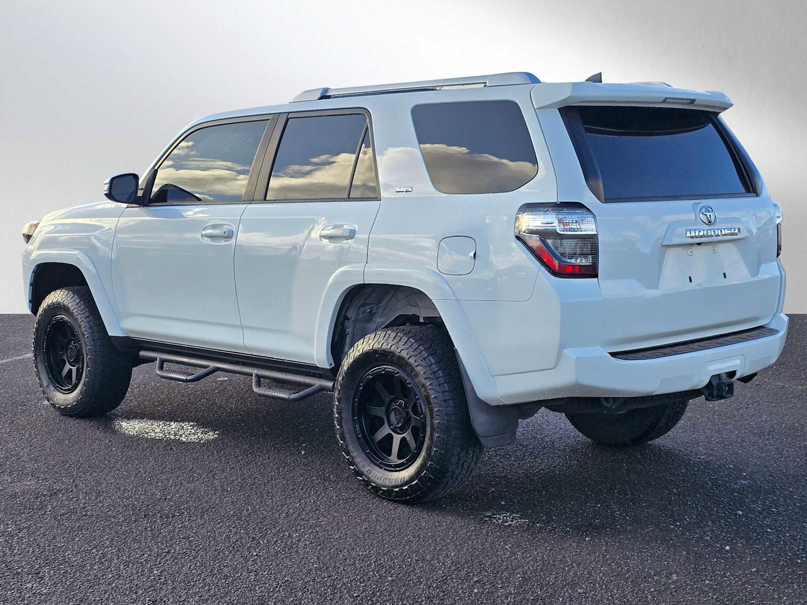 Used 2018 Toyota 4Runner SR5 Premium image 6