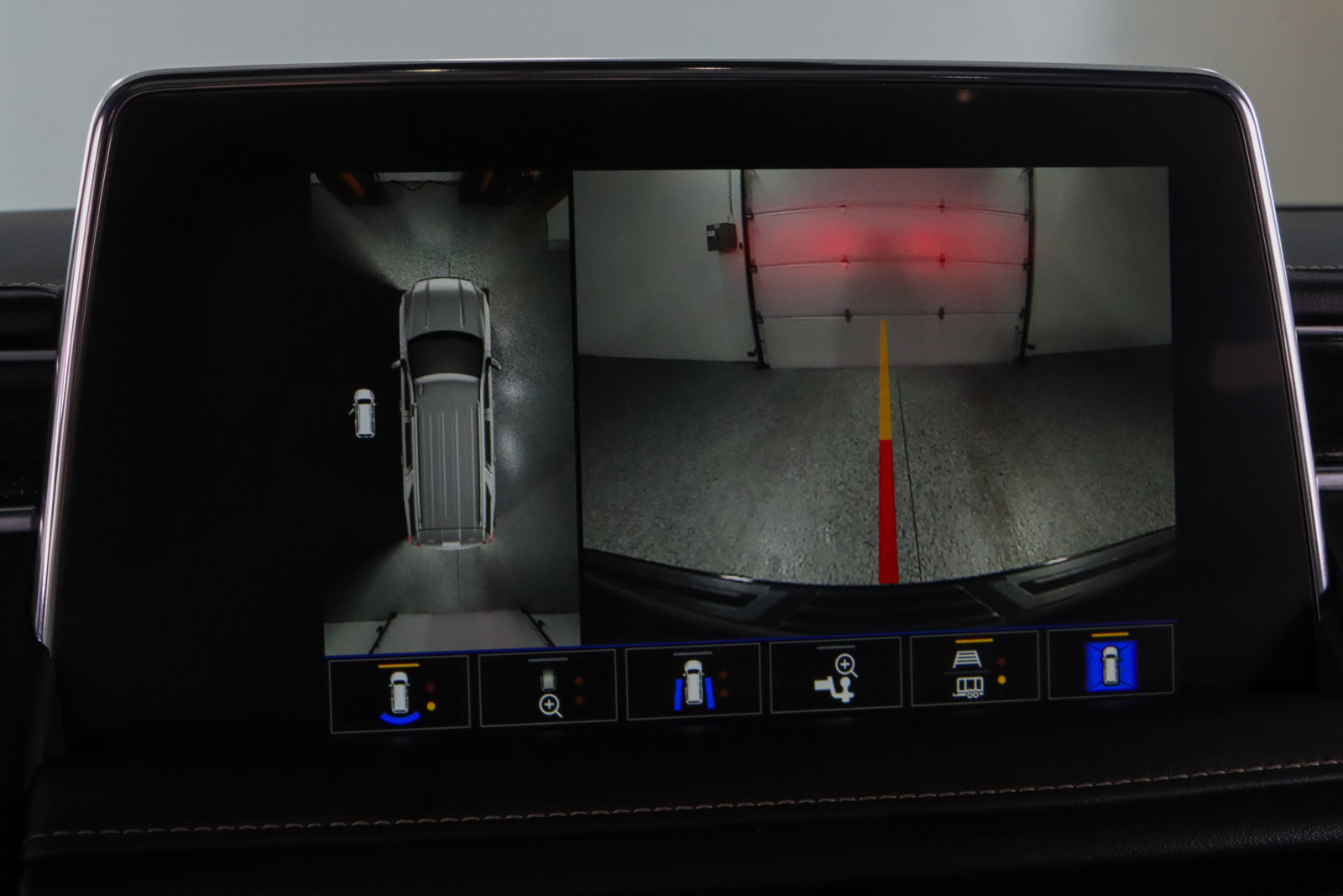 Used 2023 GMC Yukon SLT w/ SLT Luxury Package image 20