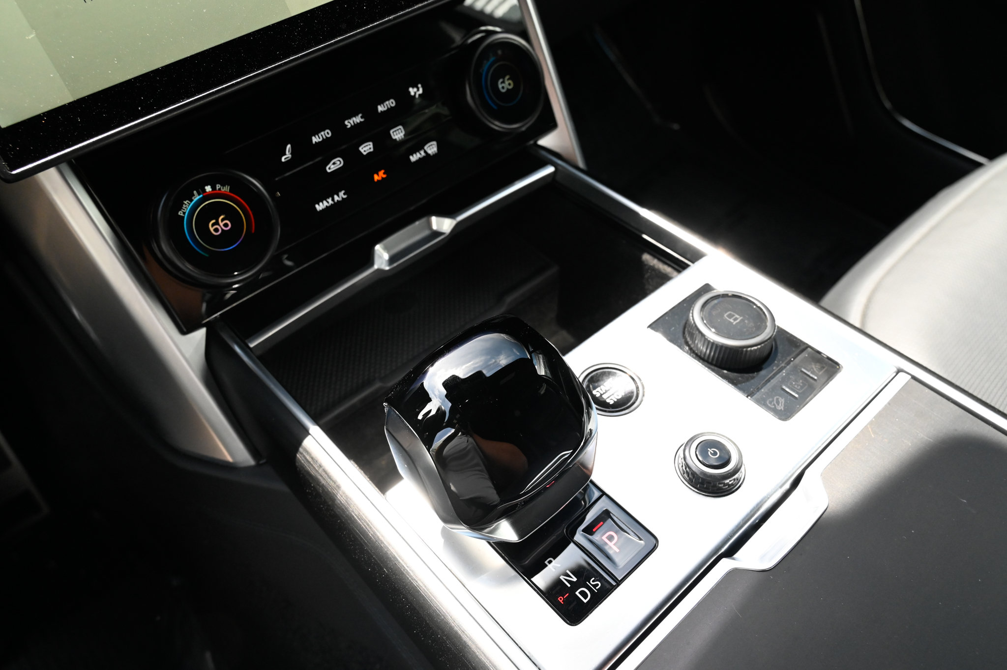 Used 2023 Land Rover Range Rover SV AWD/4WD image 27