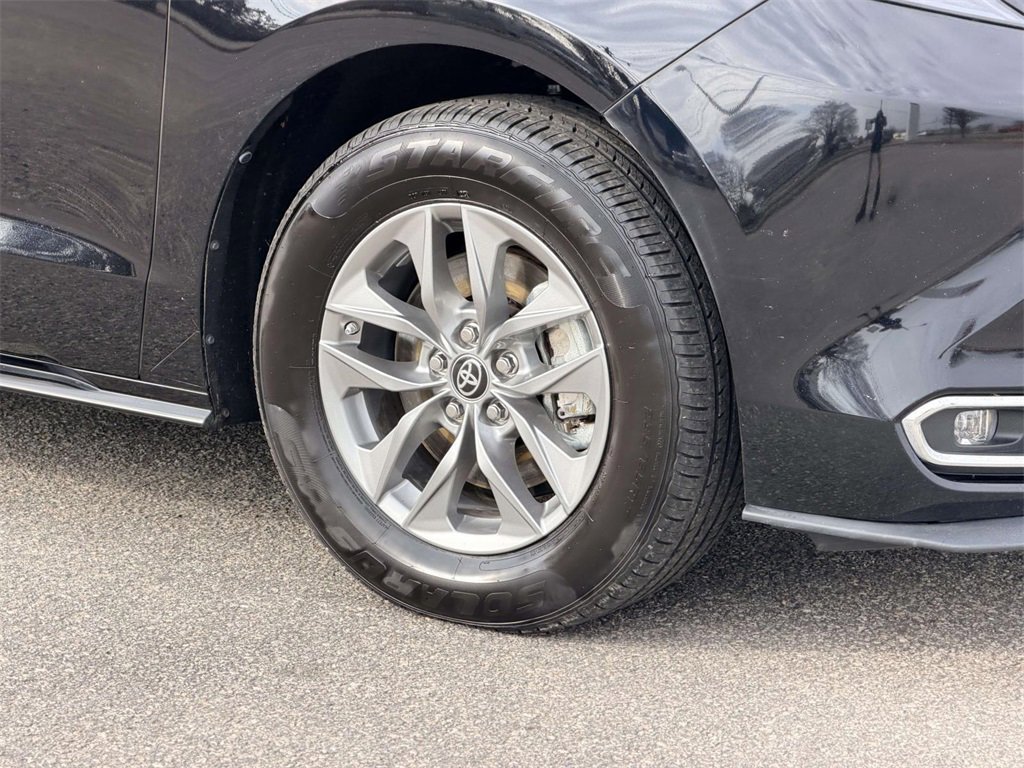 Certified 2024 Toyota Sienna XLE image 25