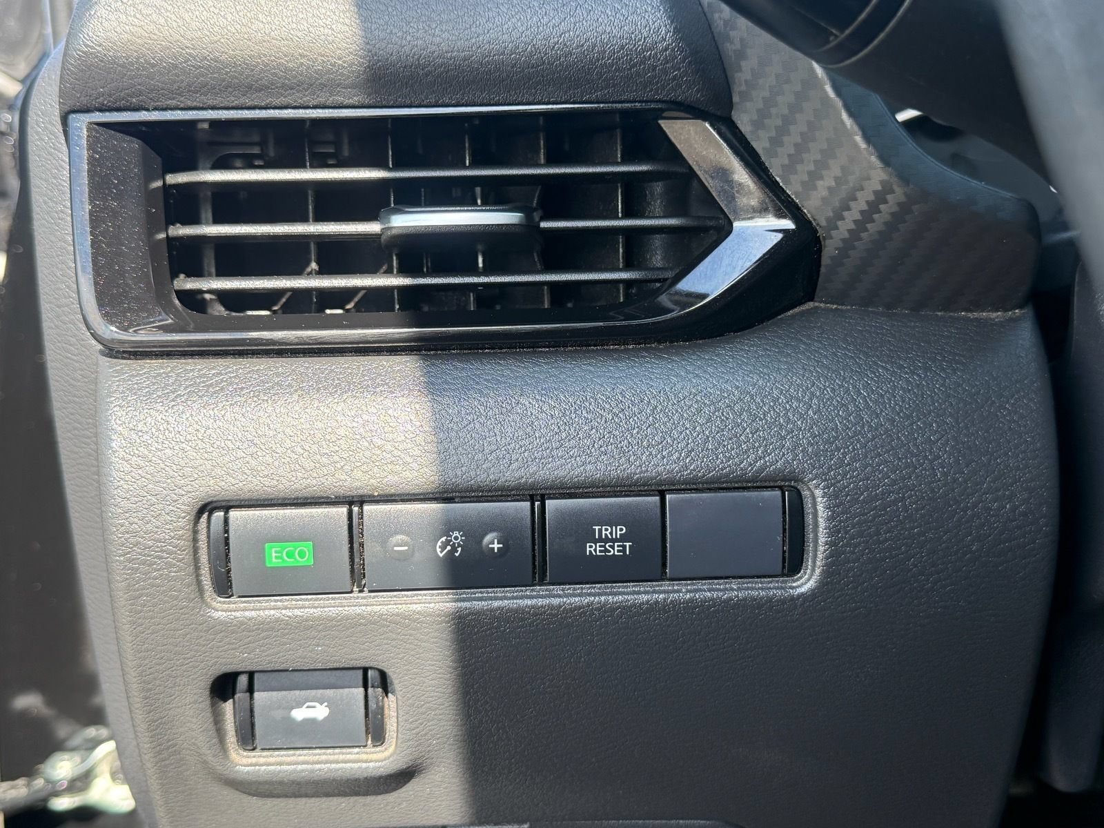 Used 2025 Nissan Sentra SV FWD image 15