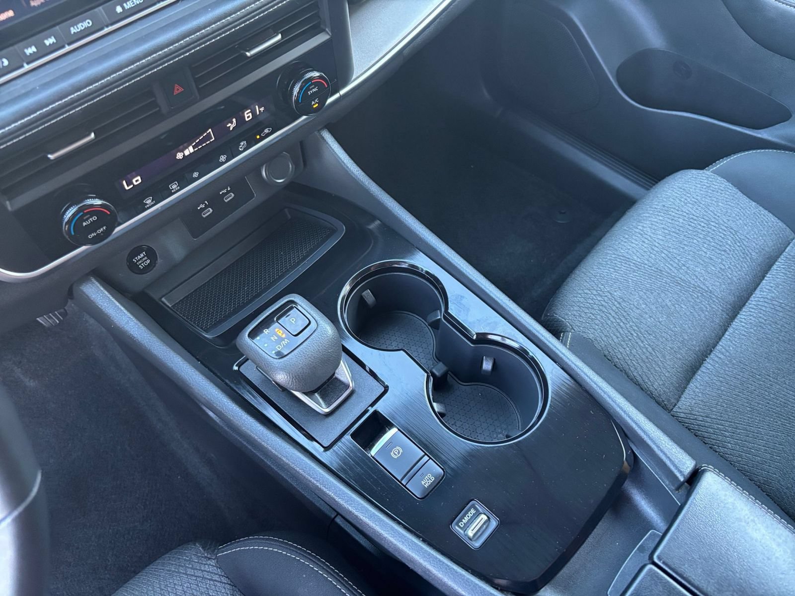 Used 2025 Nissan Rogue SV FWD image 42