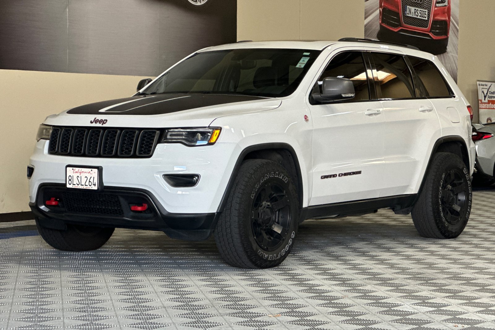 Used 2019 Jeep Grand Cherokee Trailhawk w/ Trailhawk Luxury Group AWD/4WD image 8