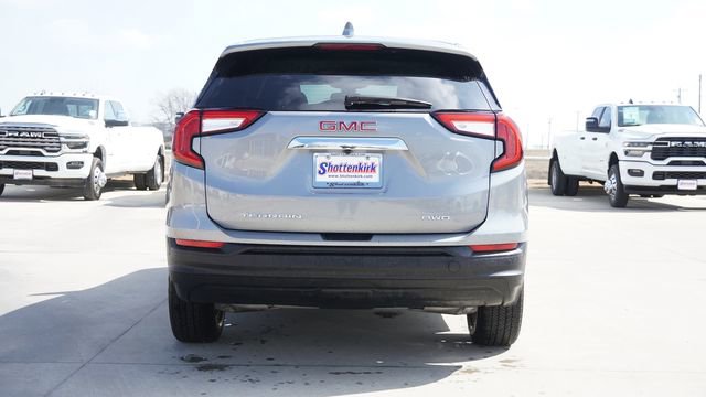 Used 2024 GMC Terrain SLE image 8