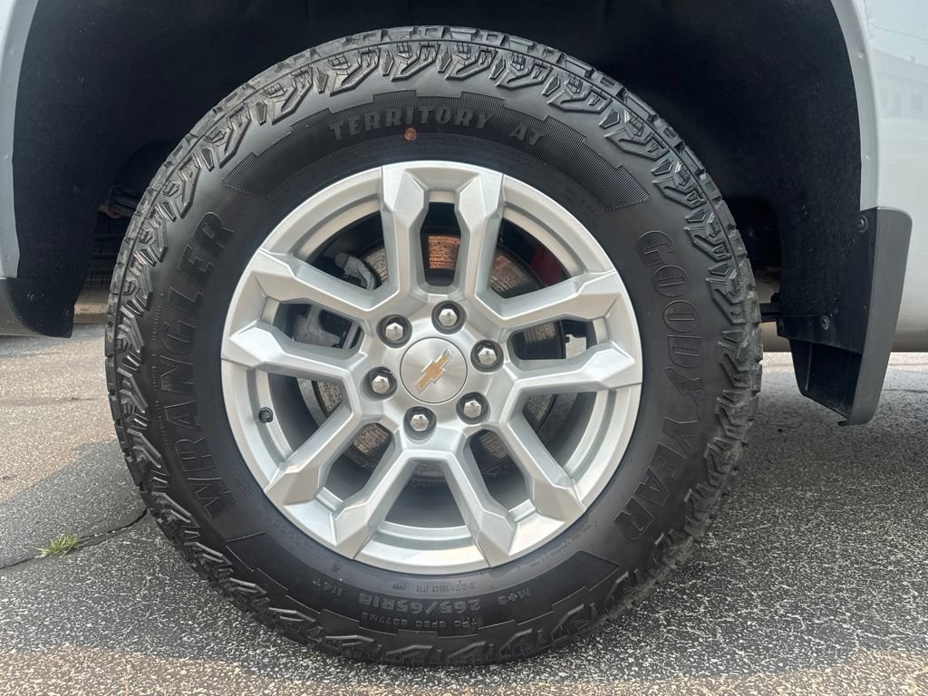 Used 2024 Chevrolet Silverado 1500 LT AWD/4WD image 10
