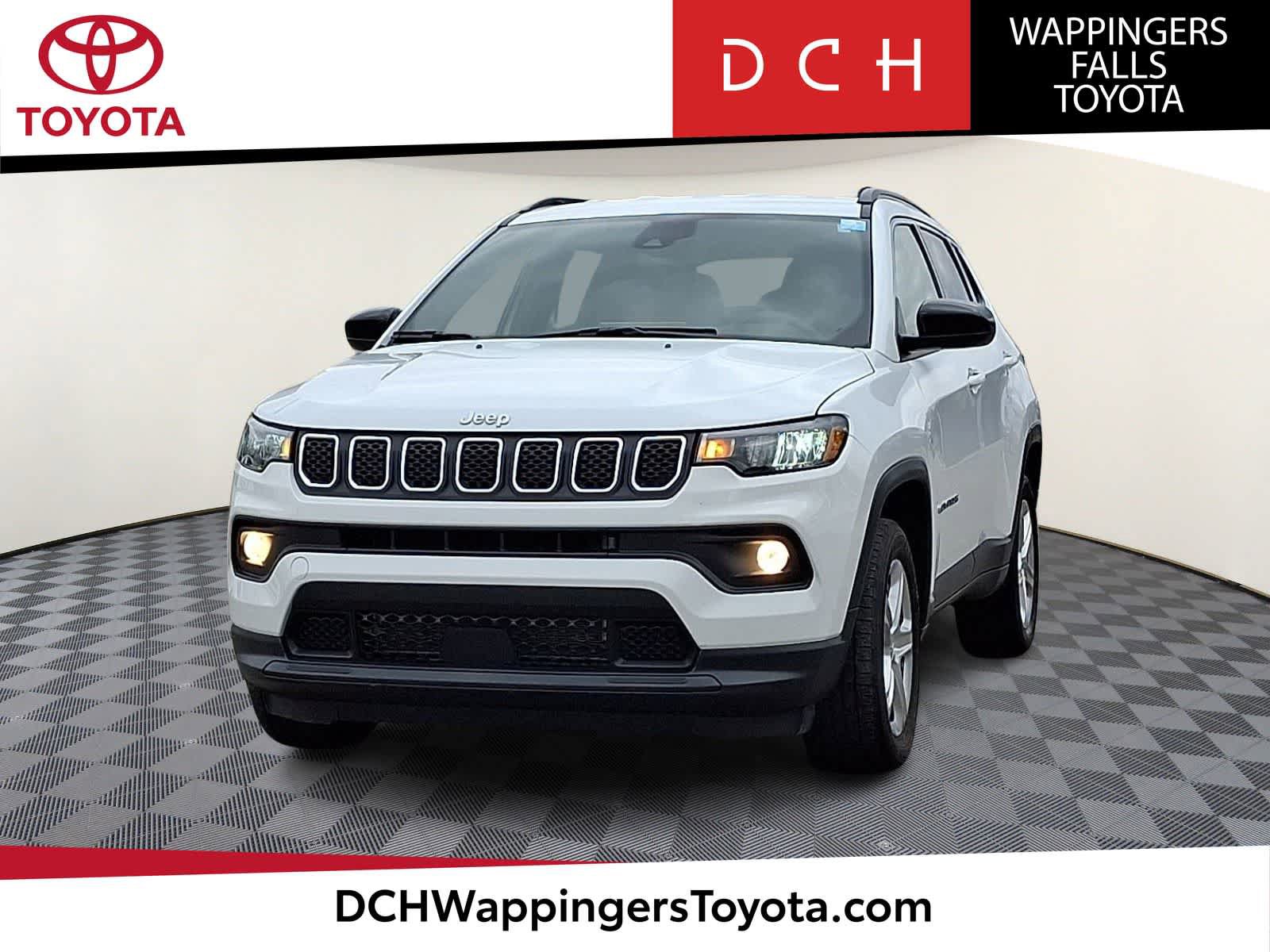 Used 2023 Jeep Compass Latitude image 1