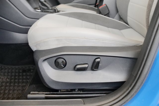 Used 2022 Volkswagen Taos SE w/ Panoramic Sunroof Package image 11
