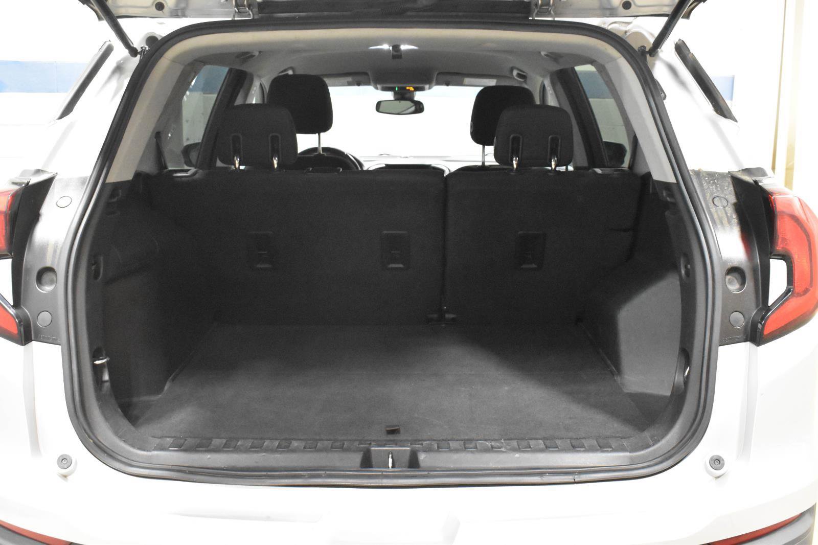 Used 2020 GMC Terrain SLE w/ Driver Convenience Package AWD/4WD image 23