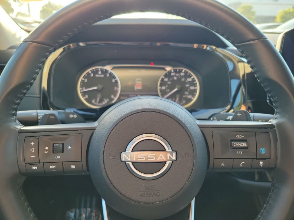 Used 2025 Nissan Pathfinder SV FWD image 23
