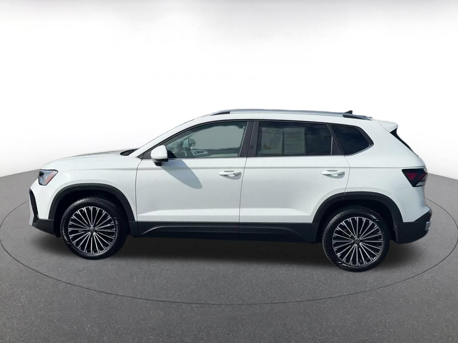 Used 2026 Volkswagen Taos SE FWD image 8