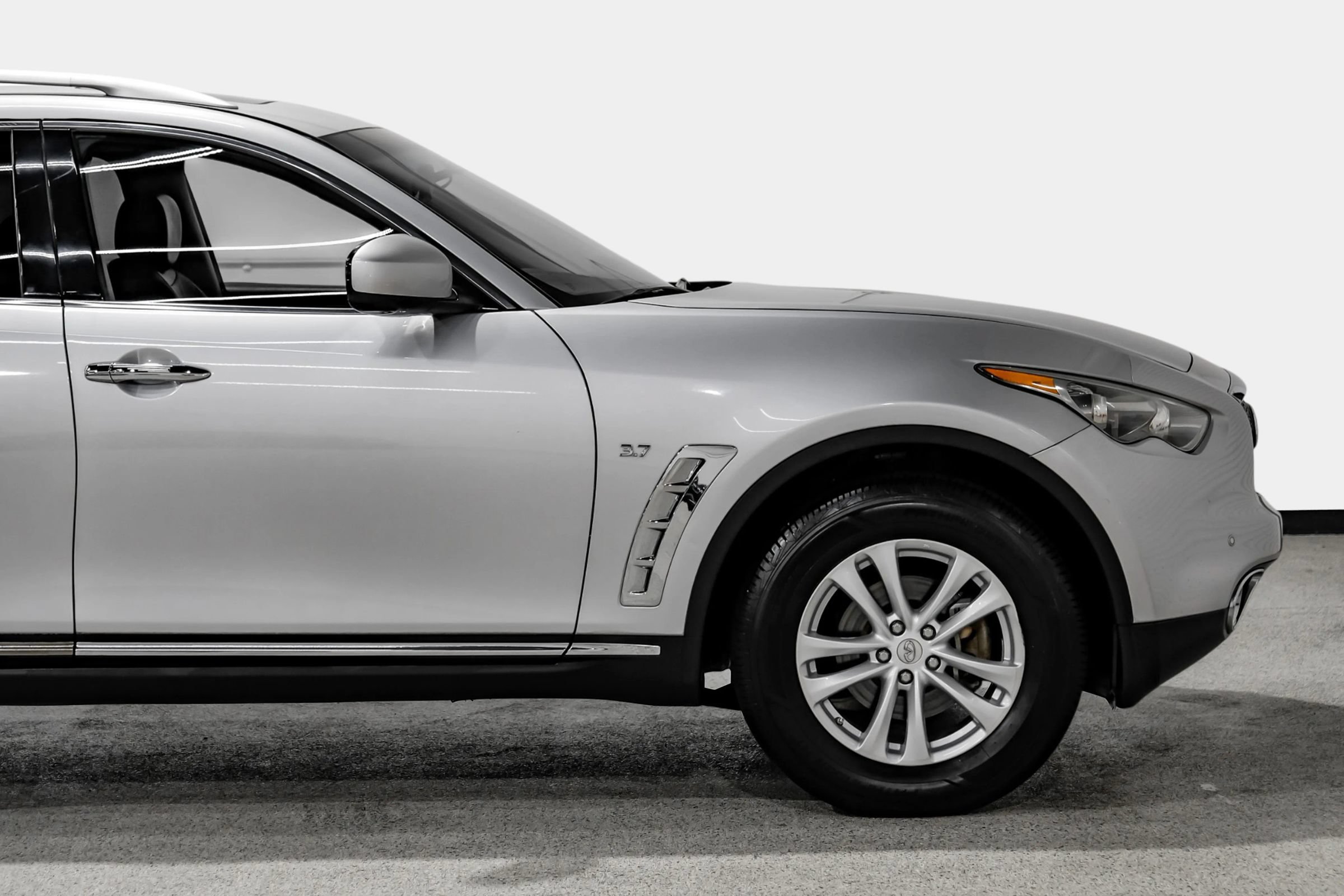Used 2017 INFINITI QX70 AWD w/ Premium Package image 13