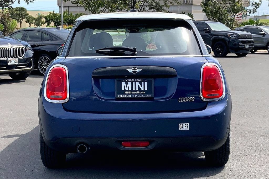 Used 2017 MINI Cooper 4-Door Hardtop FWD image 4