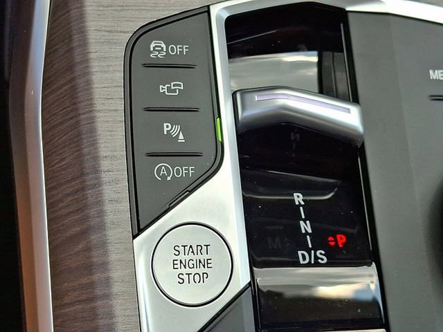 Used 2025 BMW 330i xDrive Sedan w/ Premium Package image 19