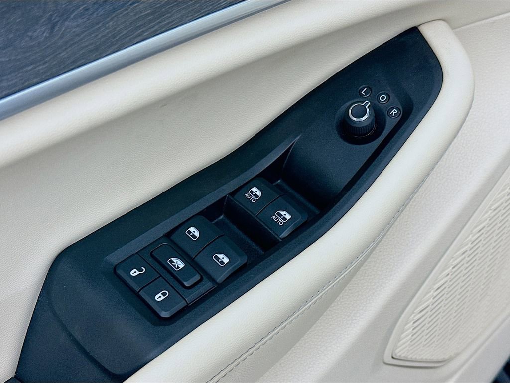 Certified 2025 Jeep Grand Cherokee L Limited image 27