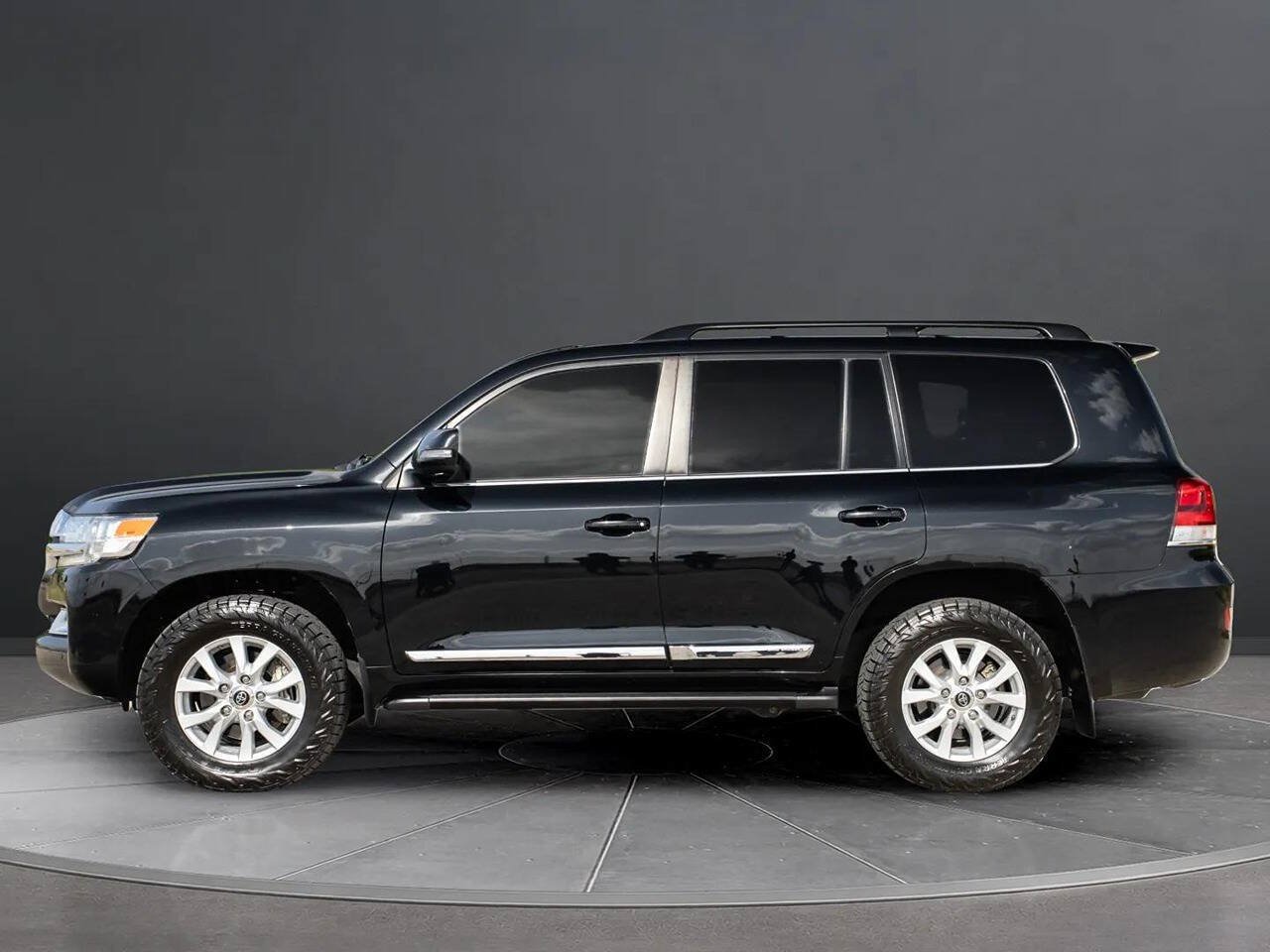 Used 2019 Toyota Land Cruiser AWD/4WD image 2