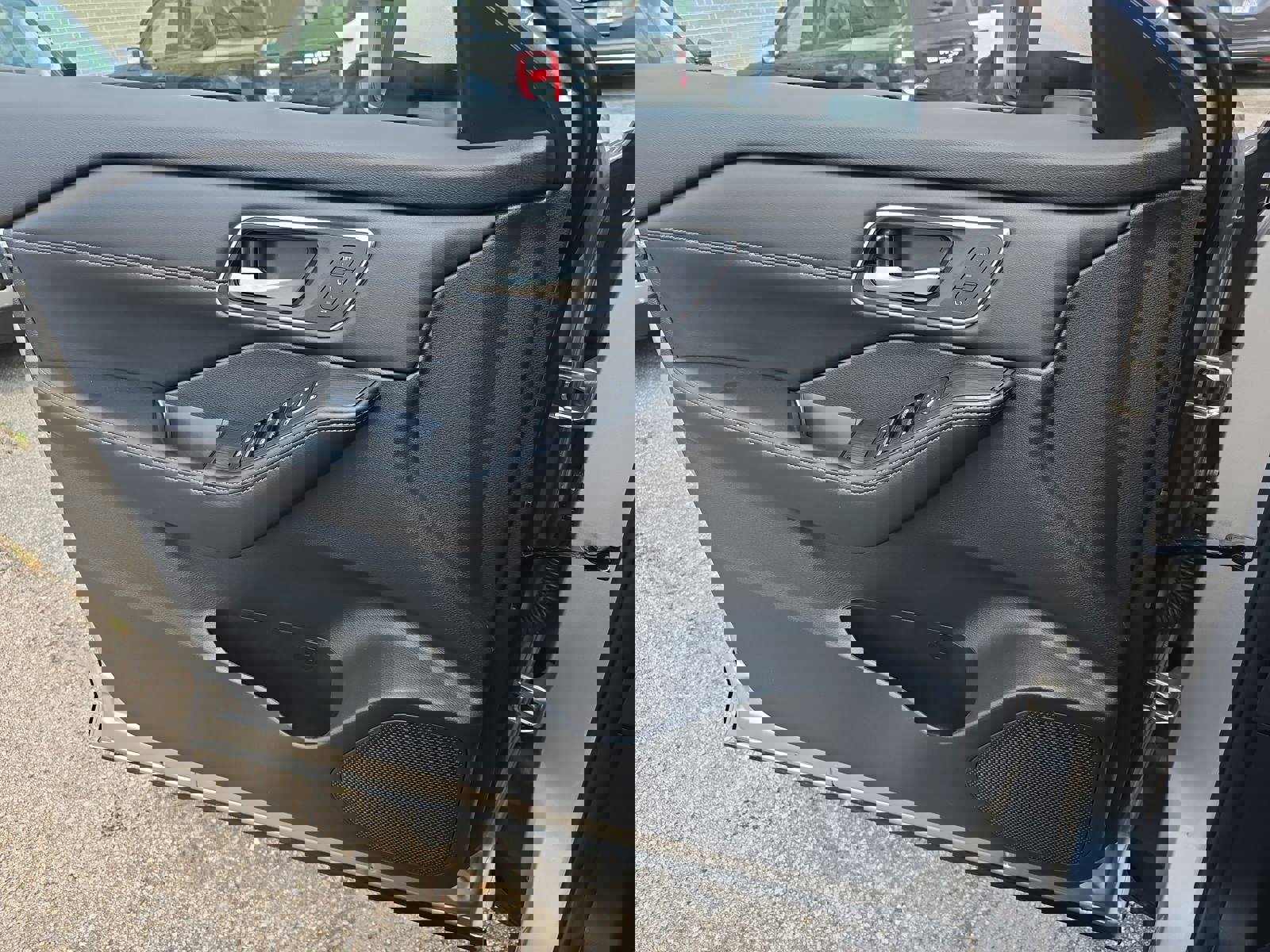 Used 2024 Nissan Rogue Platinum image 28