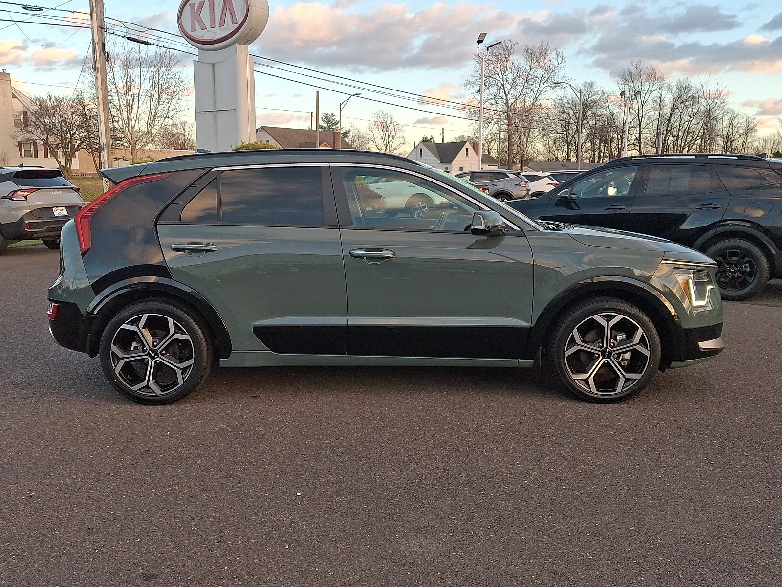 Certified 2023 Kia Niro SX Touring image 7