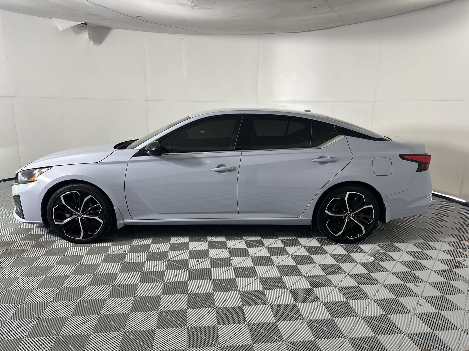 Used 2024 Nissan Altima 2.5 SR FWD image 5