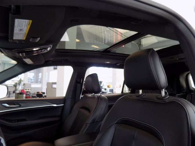 Certified 2025 Jeep Grand Cherokee L Limited w/ Black Appearance Package image 21