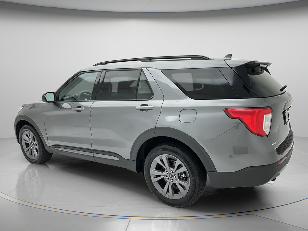 Used 2024 Ford Explorer XLT w/ Equipment Group 202A AWD/4WD image 4
