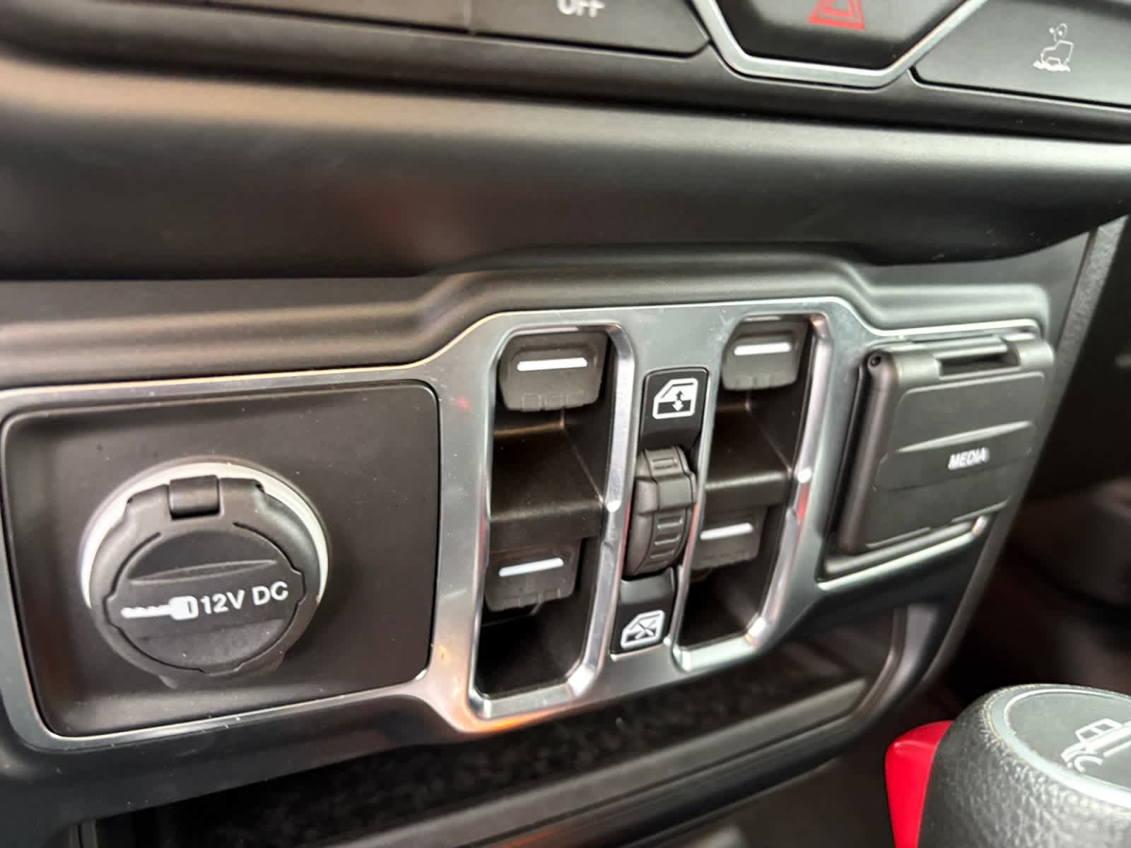 Used 2023 Jeep Gladiator Sport AWD/4WD image 29