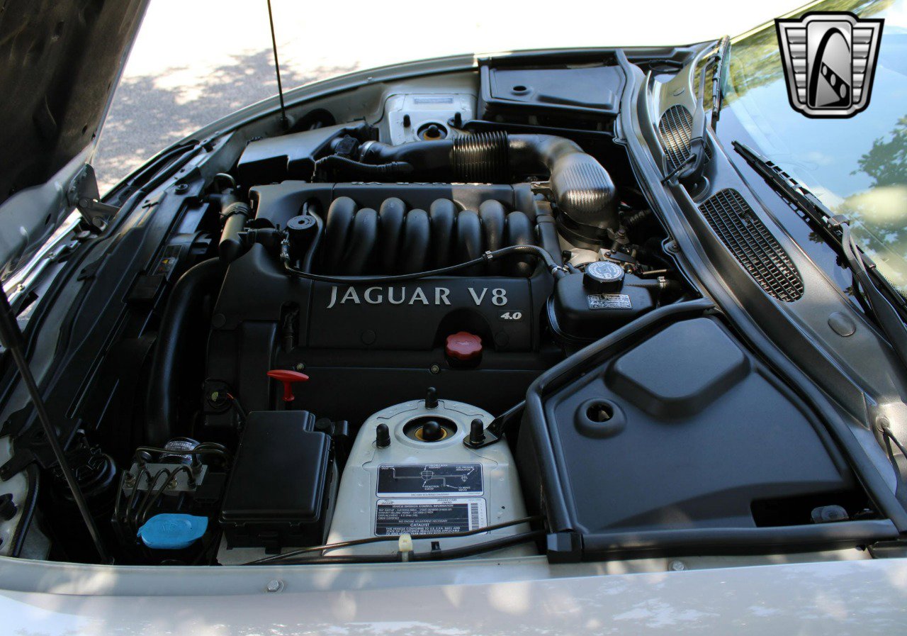 Used 2002 Jaguar XK8 Convertible image 27