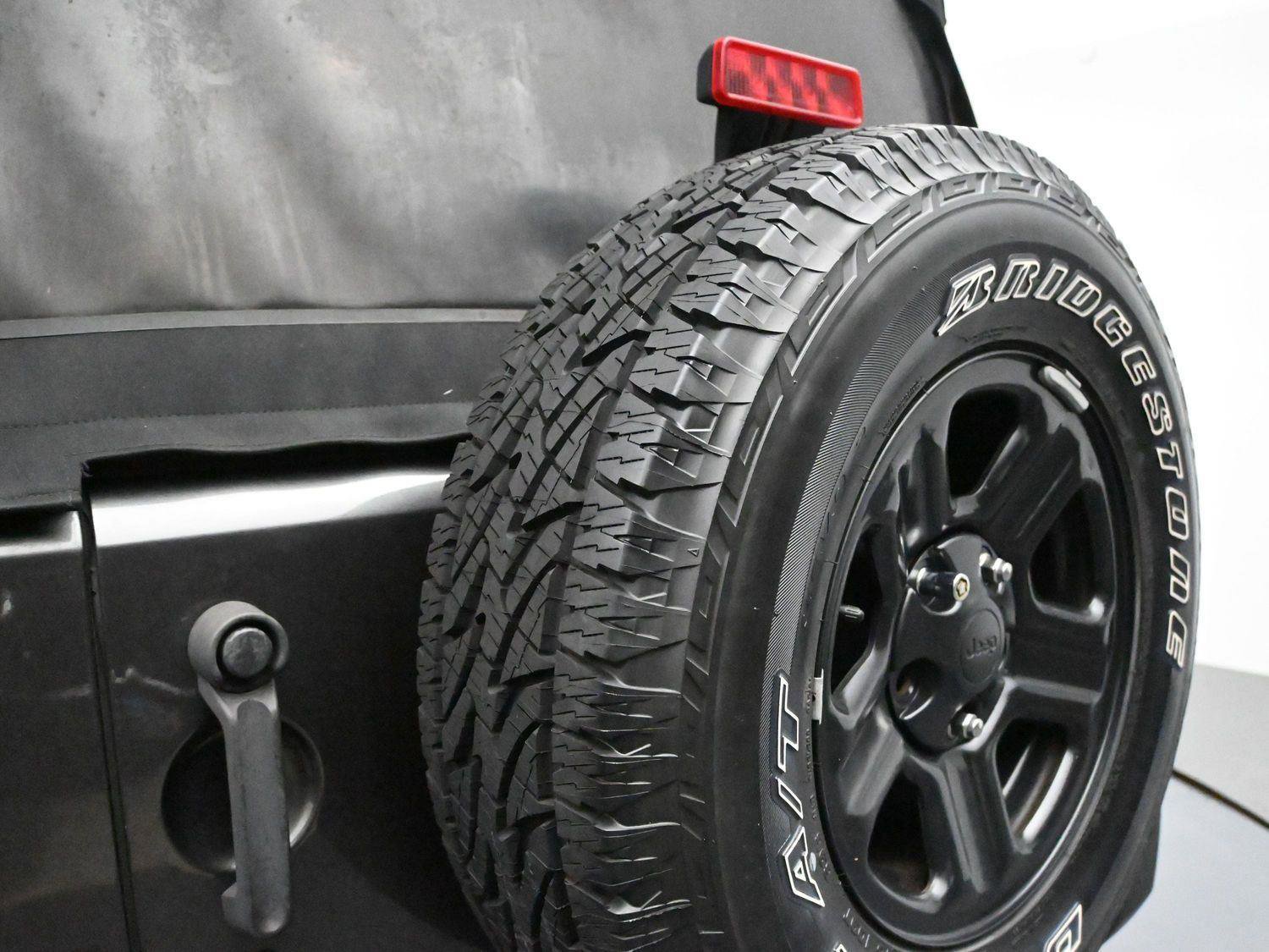 Used 2017 Jeep Wrangler Unlimited Sport w/ Connectivity Group AWD/4WD image 12