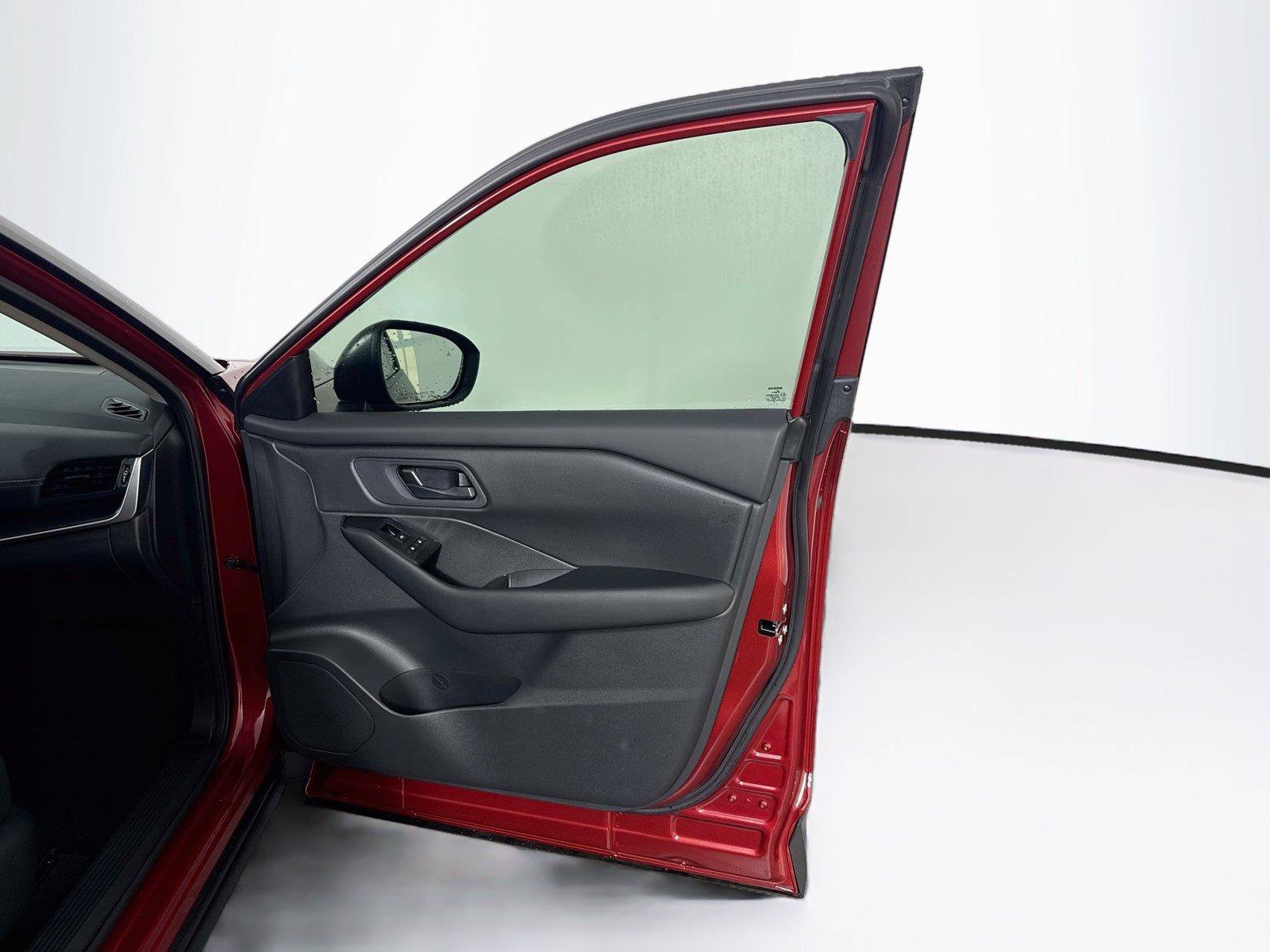 Used 2026 Nissan Rogue S FWD image 33