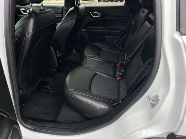 Used 2026 Jeep Compass Latitude AWD/4WD image 19