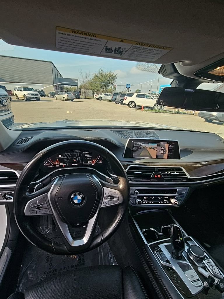 Used 2022 BMW 740i xDrive w/ Premium Package AWD/4WD image 13