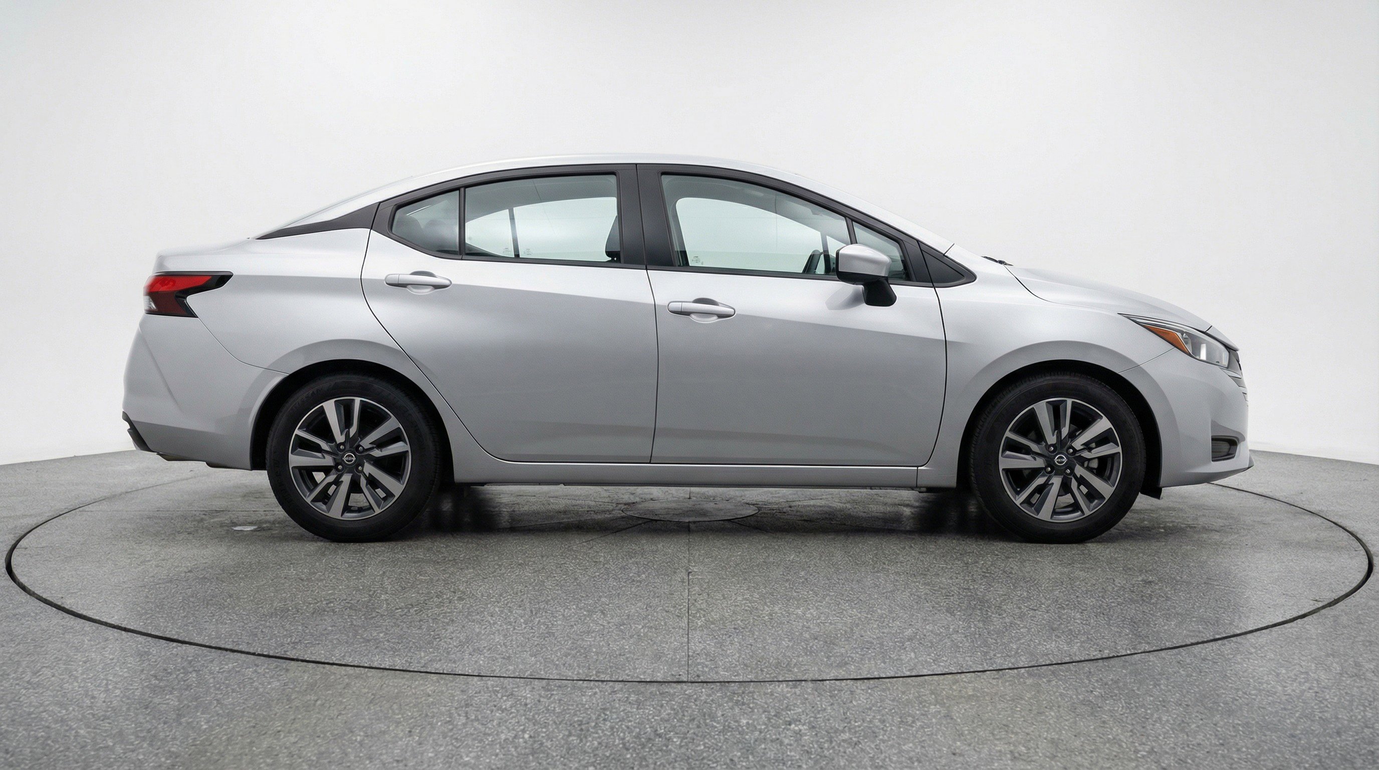 Used 2025 Nissan Versa SV FWD image 11