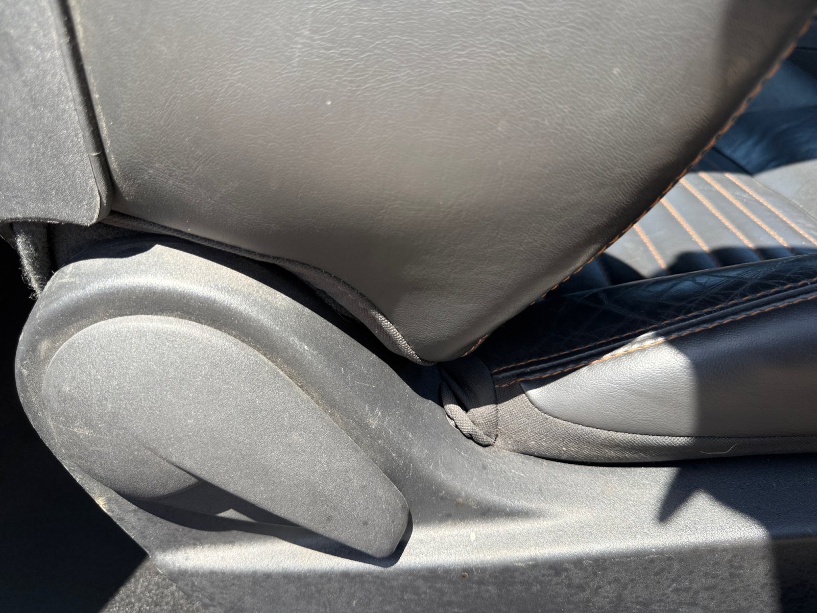 Used 2014 Dodge Challenger R/T RWD image 27