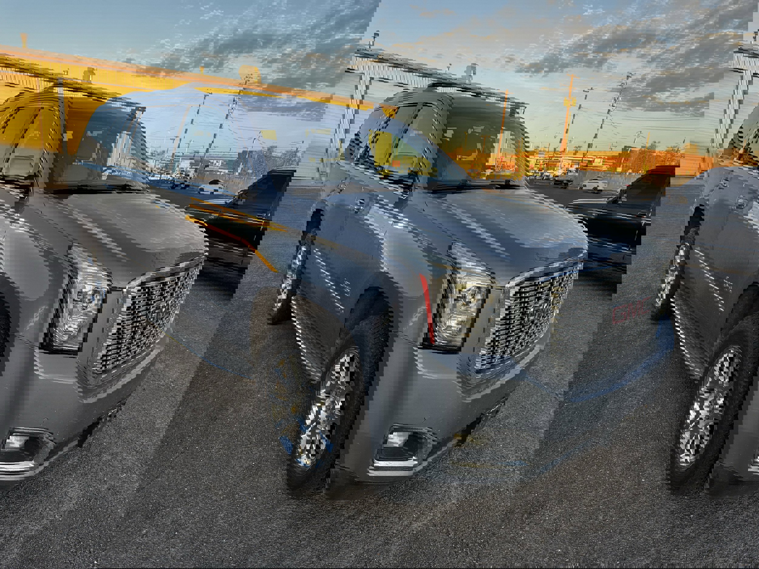 Used 2016 GMC Yukon Denali image 1