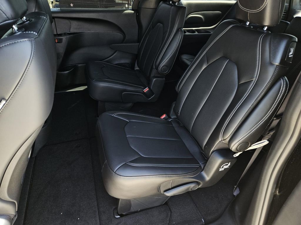 New 2026 Chrysler Voyager LX FWD image 9