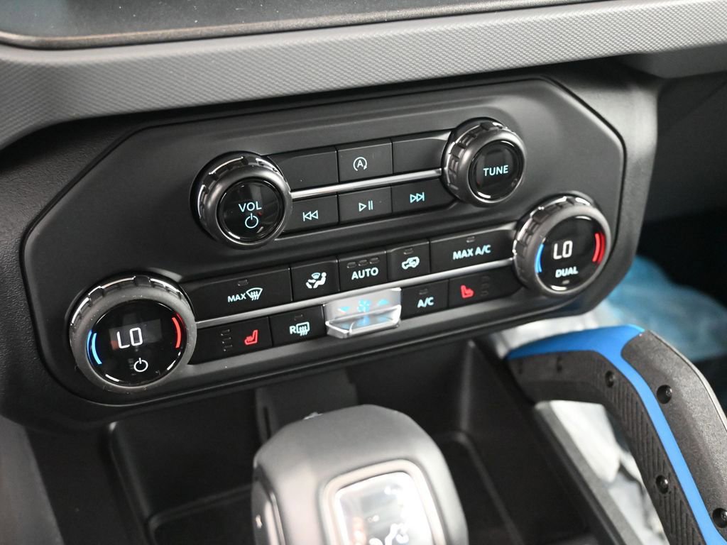 Used 2024 Ford Bronco Black Diamond image 27