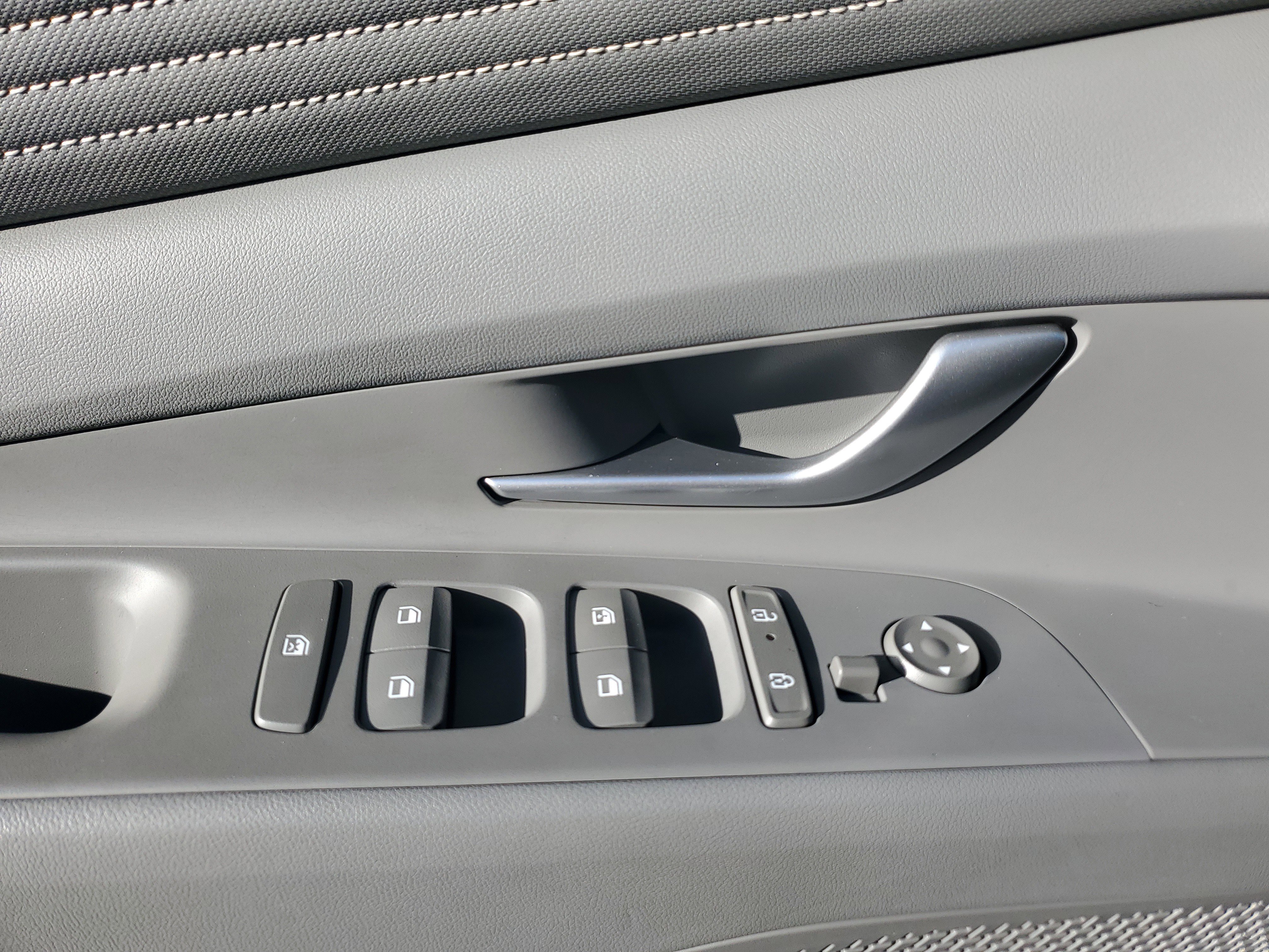 Used 2025 Hyundai Elantra Sport image 26