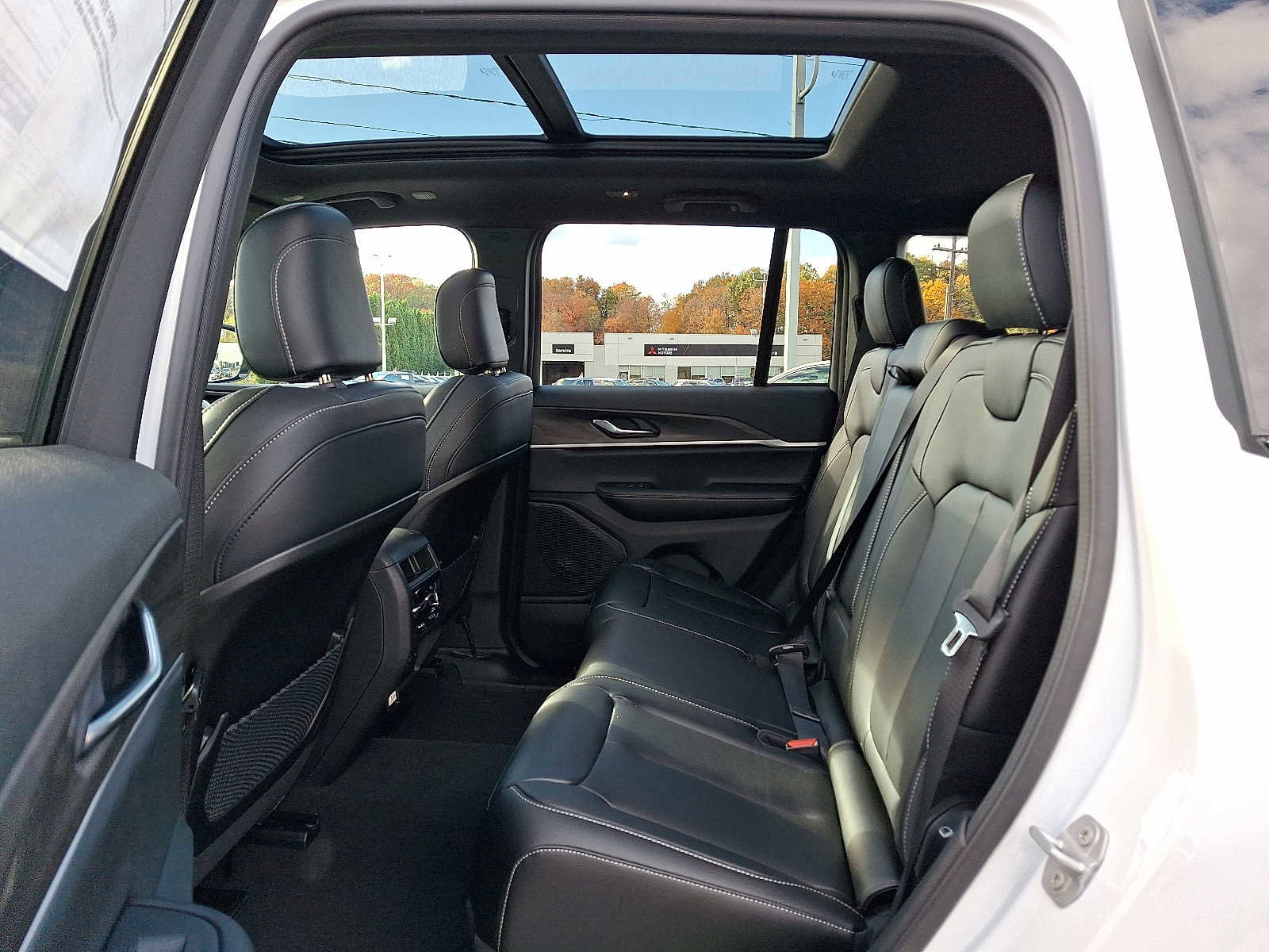 New 2025 Jeep Grand Cherokee Limited image 6