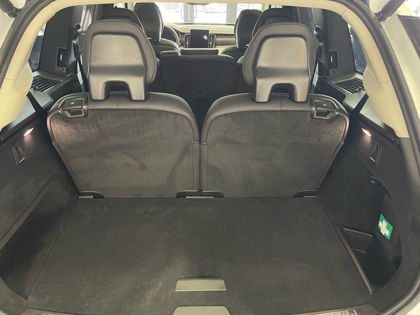 Used 2025 Volvo XC90 T8 Ultra w/ Protection Package Premier AWD/4WD image 35