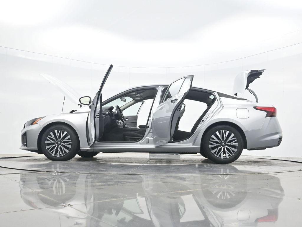 Used 2024 Nissan Altima 2.5 SV FWD image 44