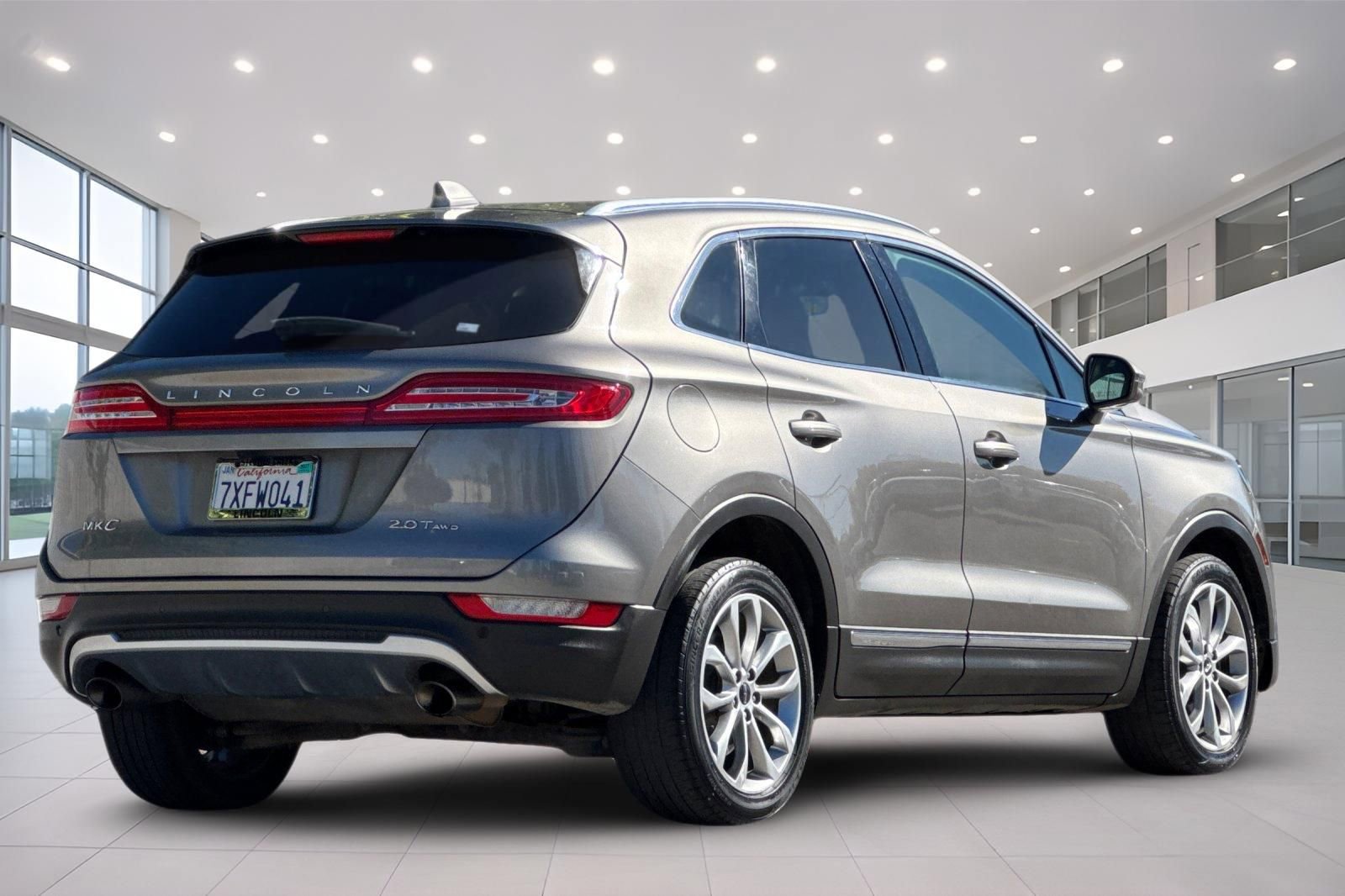 Used 2017 Lincoln MKC Select w/ Select Plus Package image 4