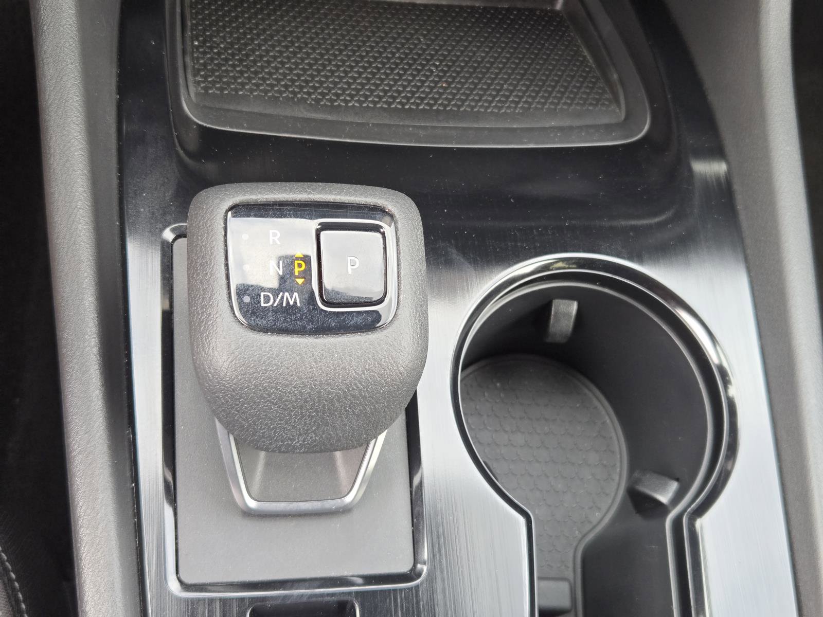 Used 2024 Nissan Rogue SV FWD image 13