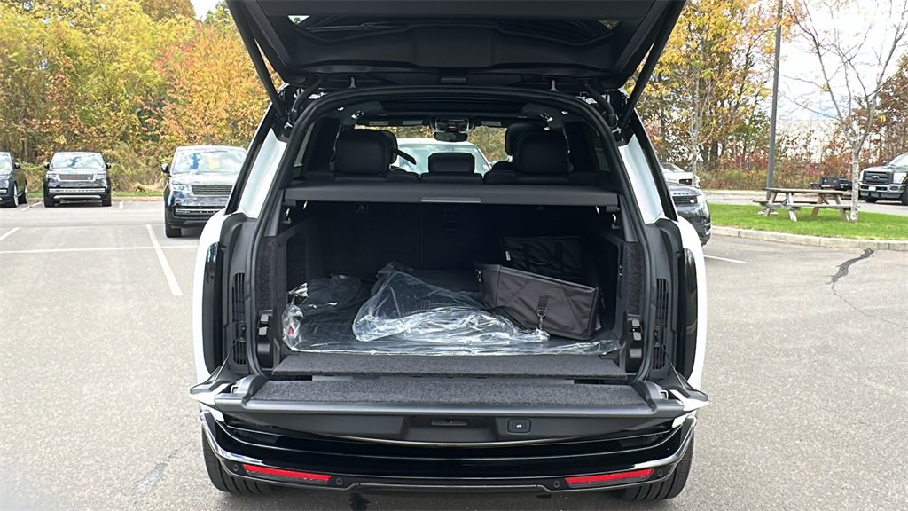 New 2025 Land Rover Range Rover SE image 23