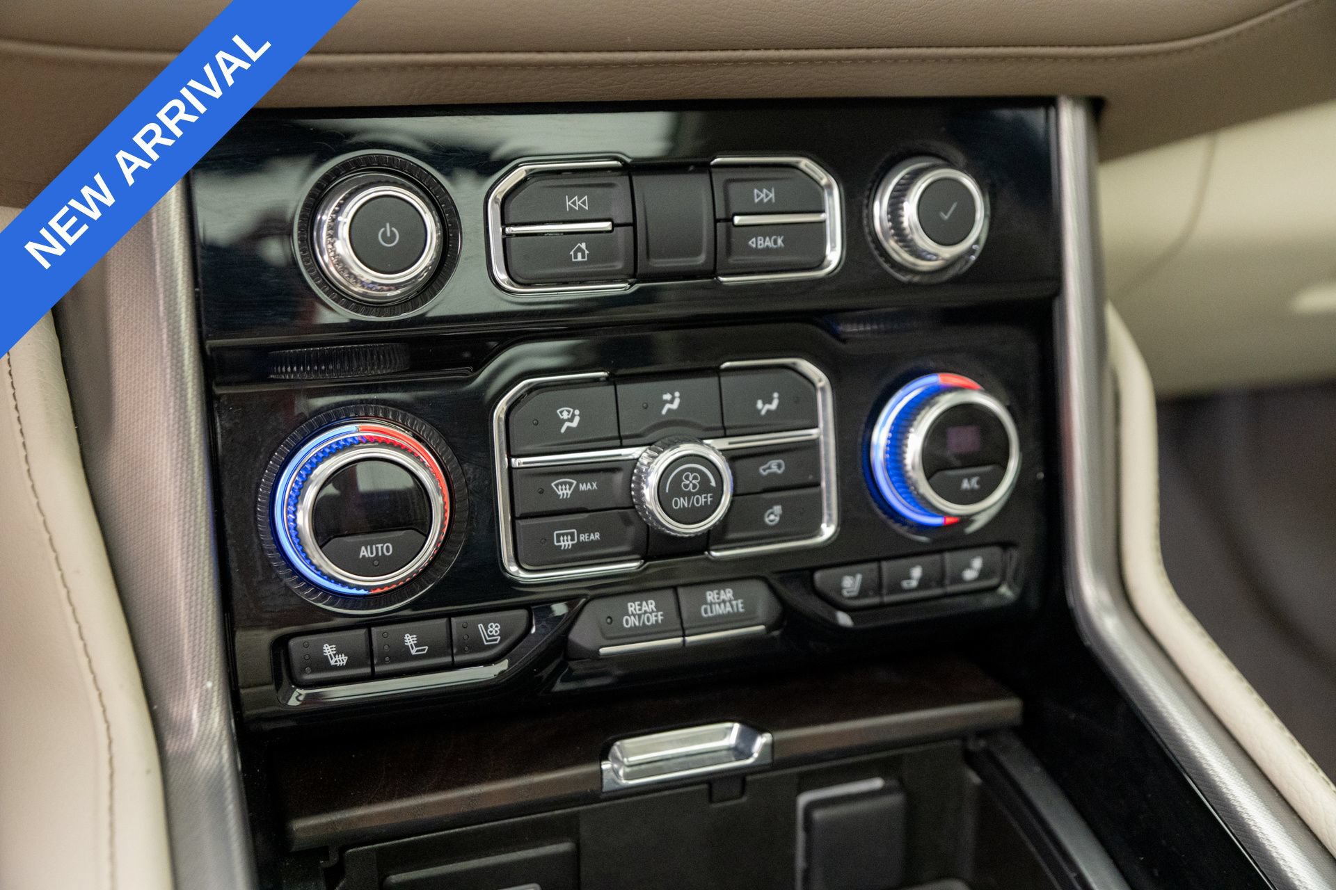 Used 2023 GMC Yukon Denali w/ Advanced Technology Package AWD/4WD image 23