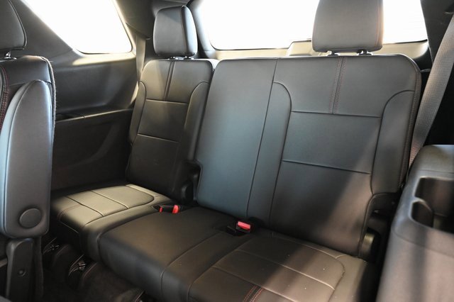 Used 2022 Chevrolet Traverse RS image 13